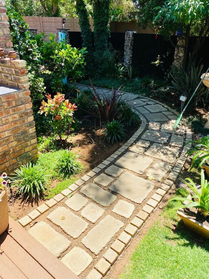 Cottonwood Guesthouse Oasis Bloemfontein Exteriör bild