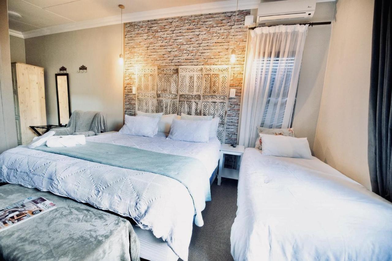 Cottonwood Guesthouse Oasis Bloemfontein Exteriör bild