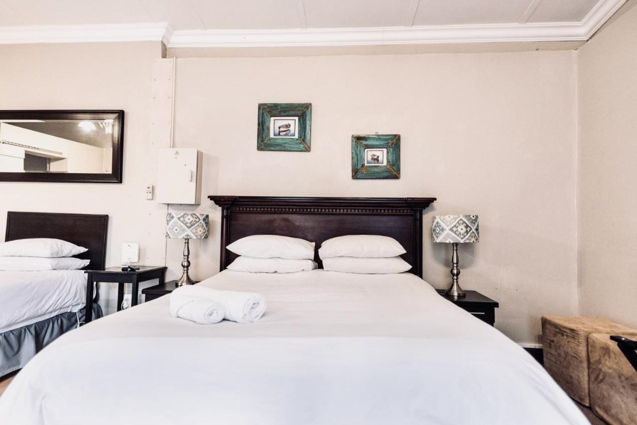 Cottonwood Guesthouse Oasis Bloemfontein Exteriör bild