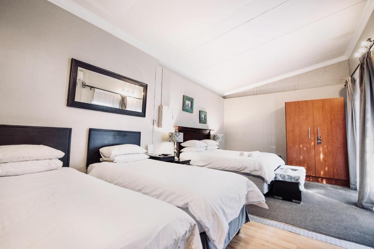 Cottonwood Guesthouse Oasis Bloemfontein Exteriör bild