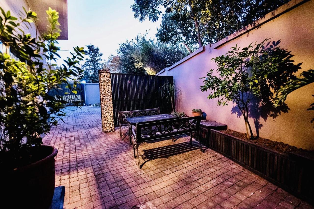 Cottonwood Guesthouse Oasis Bloemfontein Exteriör bild