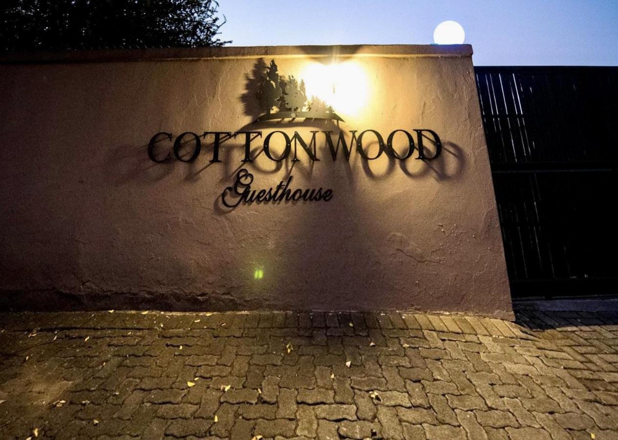 Cottonwood Guesthouse Oasis Bloemfontein Exteriör bild