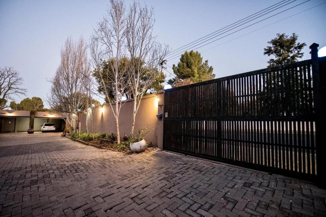 Cottonwood Guesthouse Oasis Bloemfontein Exteriör bild