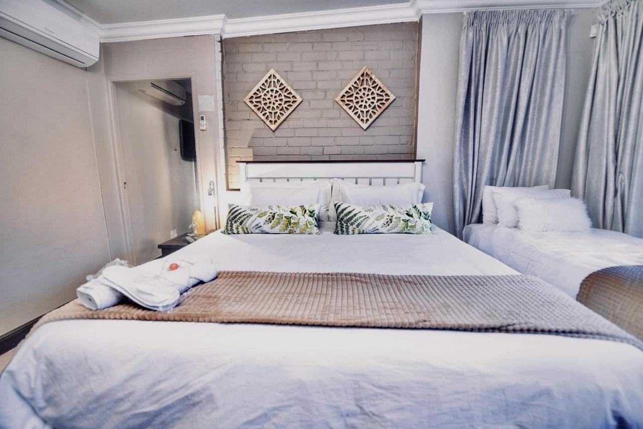 Cottonwood Guesthouse Oasis Bloemfontein Exteriör bild