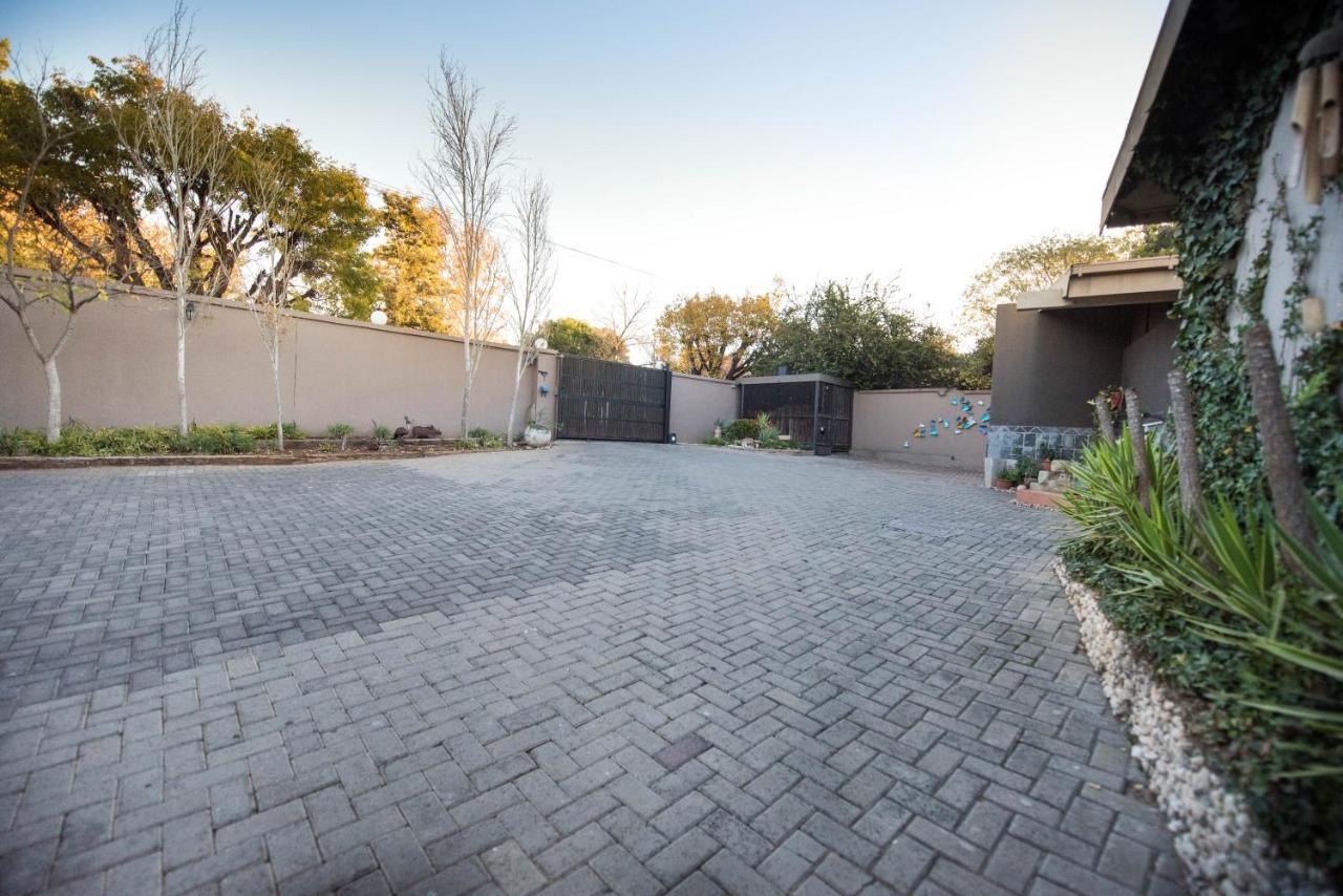Cottonwood Guesthouse Oasis Bloemfontein Exteriör bild