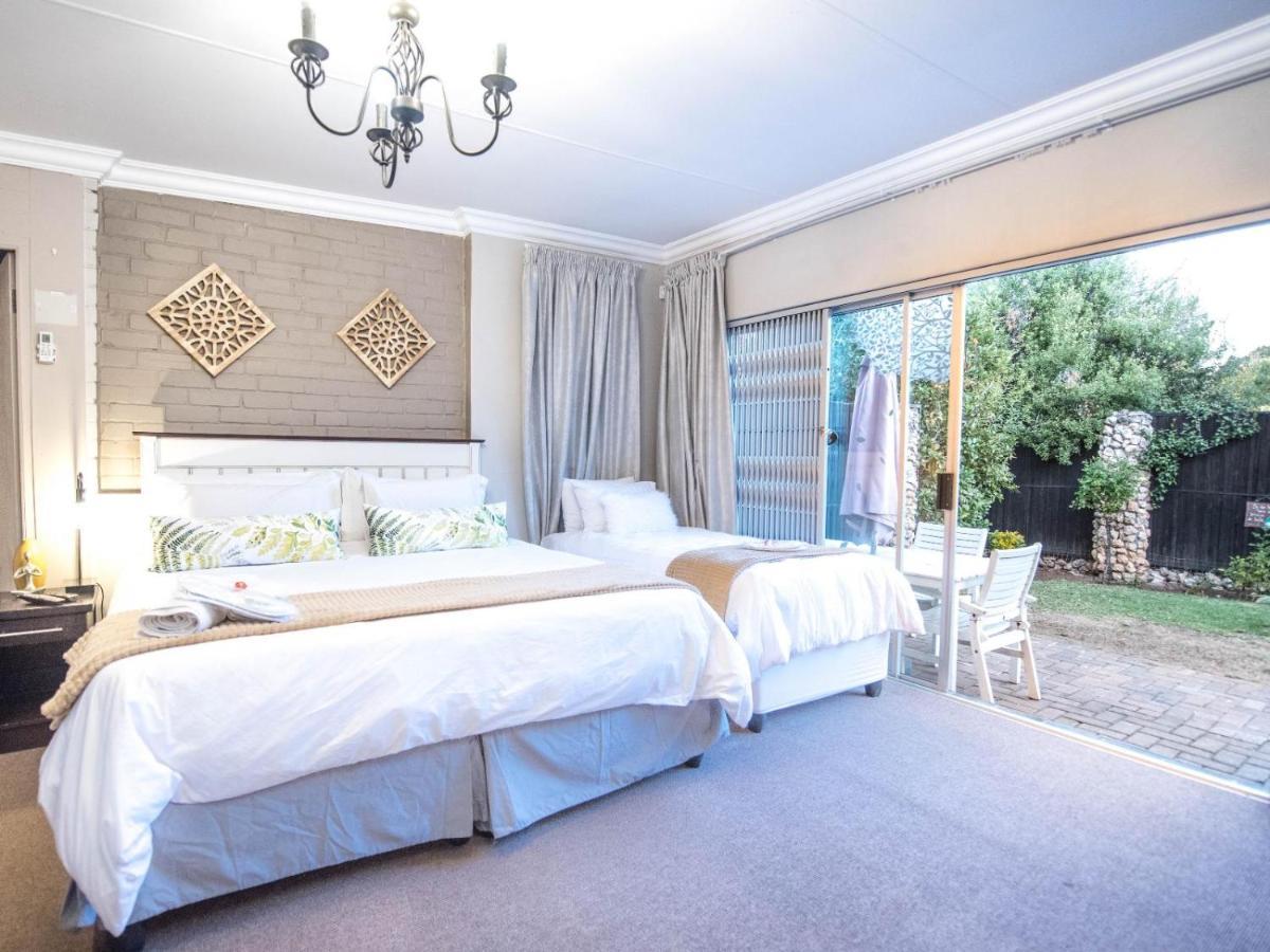 Cottonwood Guesthouse Oasis Bloemfontein Exteriör bild