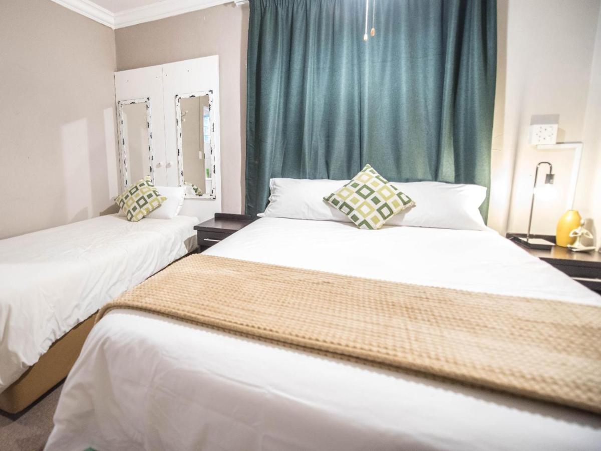 Cottonwood Guesthouse Oasis Bloemfontein Exteriör bild