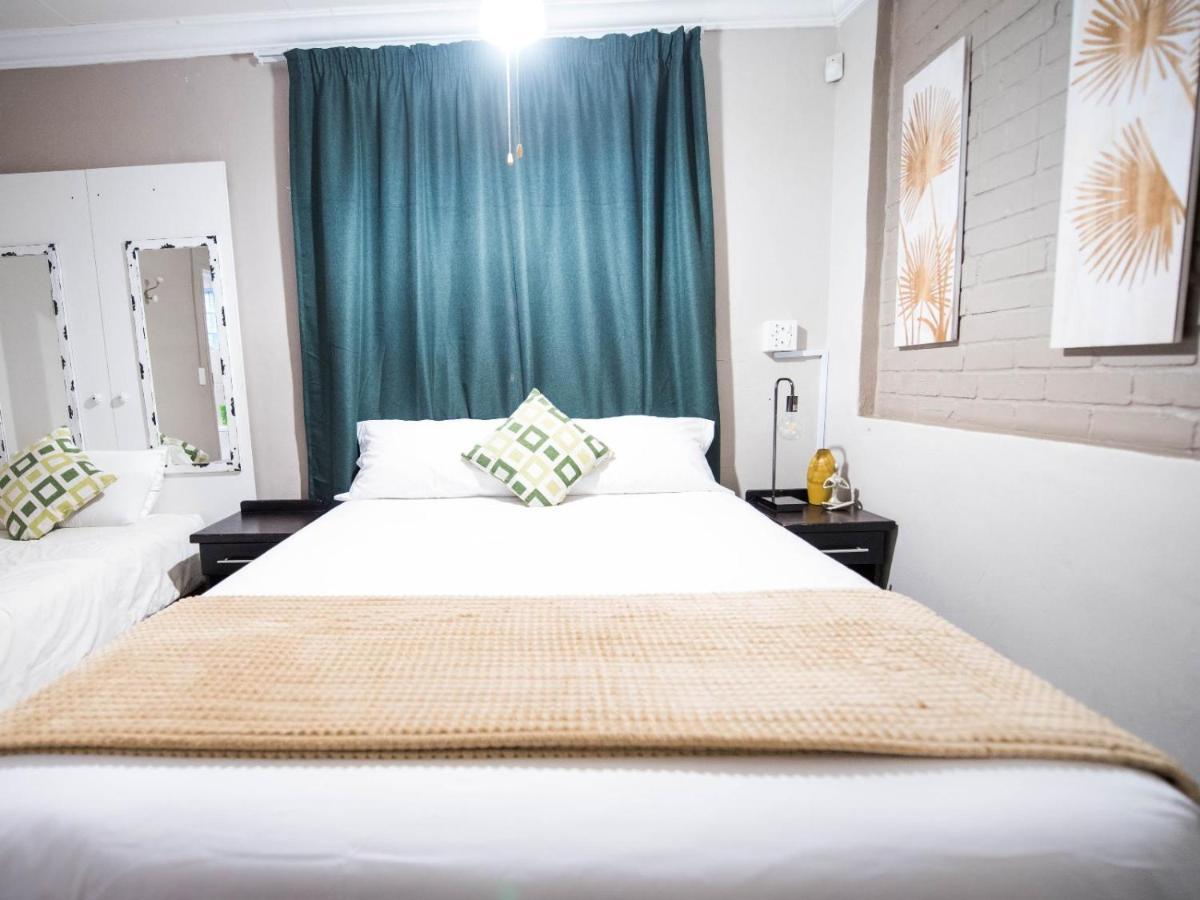 Cottonwood Guesthouse Oasis Bloemfontein Exteriör bild