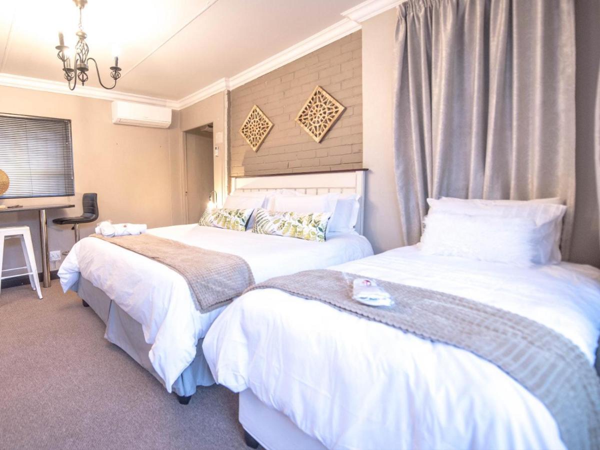 Cottonwood Guesthouse Oasis Bloemfontein Exteriör bild