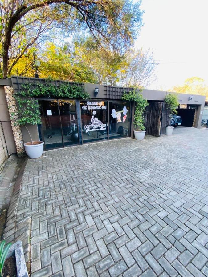 Cottonwood Guesthouse Oasis Bloemfontein Exteriör bild