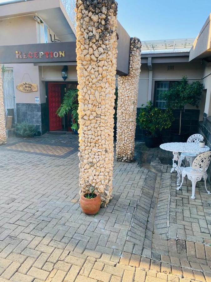 Cottonwood Guesthouse Oasis Bloemfontein Exteriör bild
