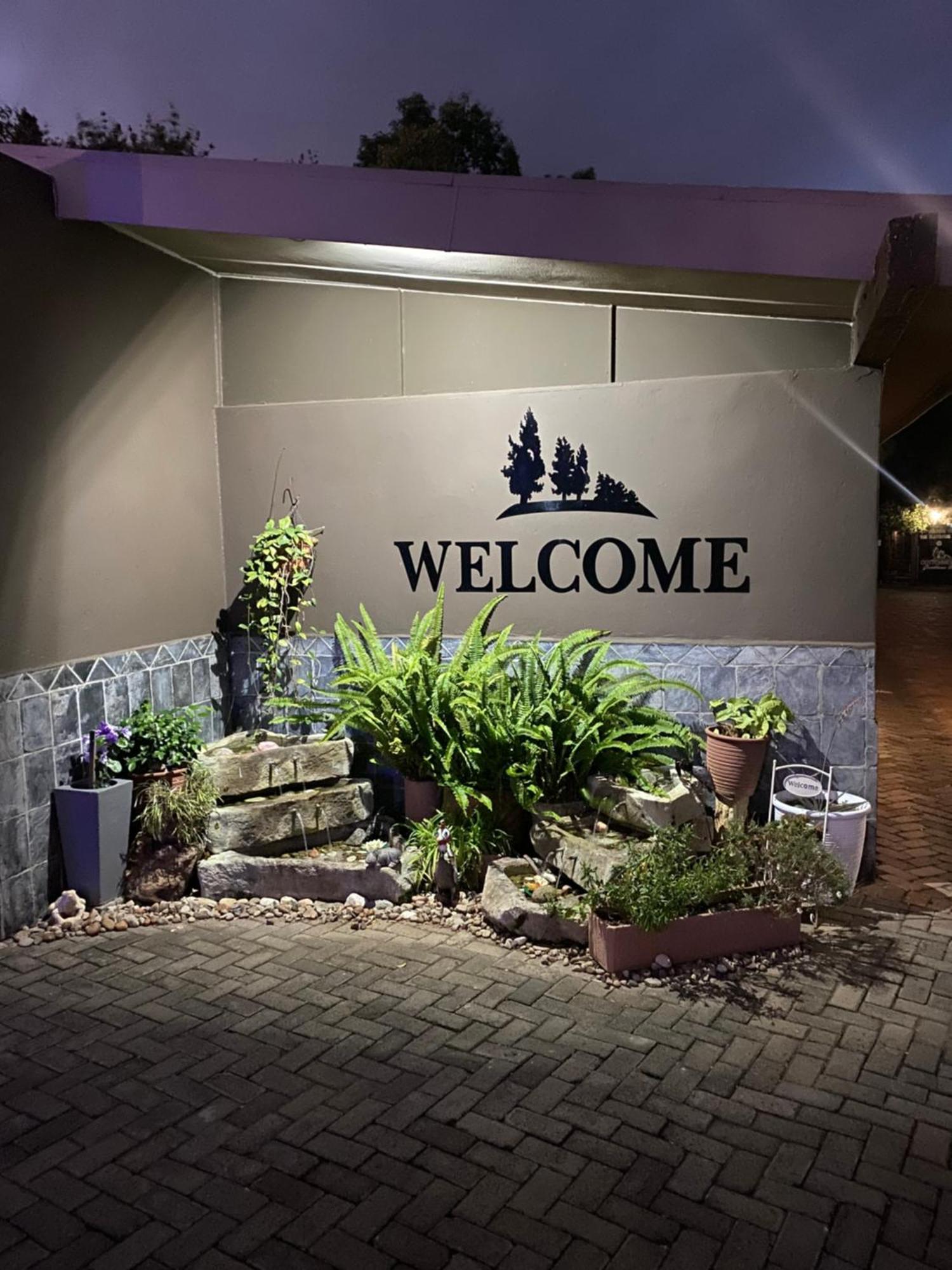 Cottonwood Guesthouse Oasis Bloemfontein Exteriör bild