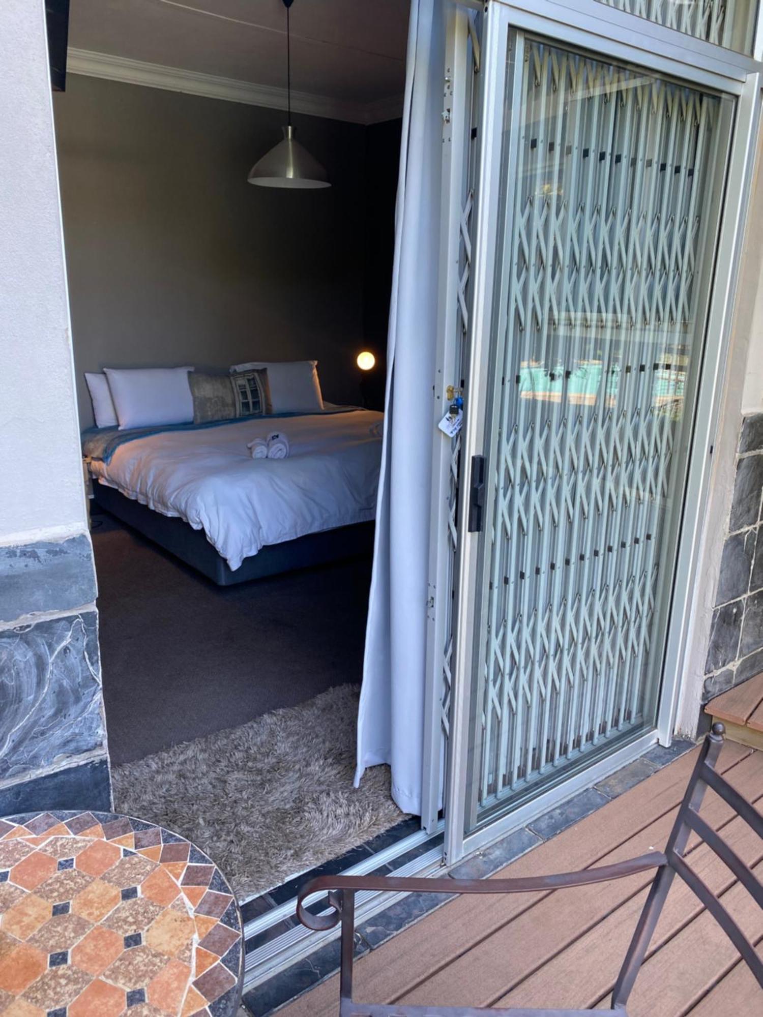Cottonwood Guesthouse Oasis Bloemfontein Exteriör bild